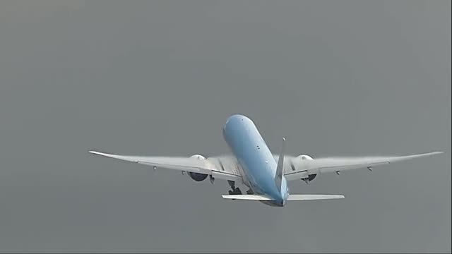 'Lightning Strike' B777-300 on departure @ KL743 // PH-BVS