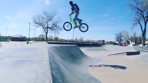 Guy jeans bmx arm fall fail