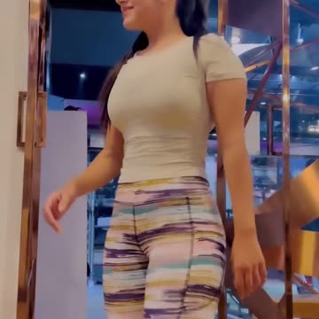 Hot sexy babe roaming around in the gym