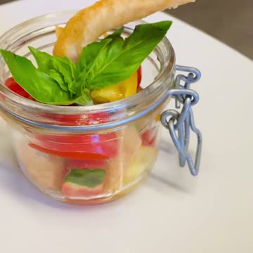 Vegan appetizer: crunchy fried pizza with tomato and basil #pizzafritta #pizzapizzapizza #vegan