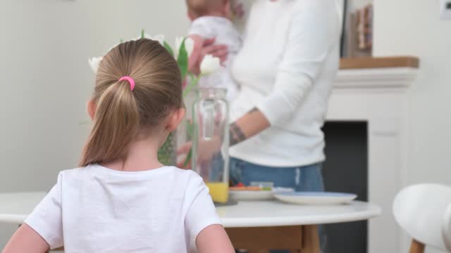 MAKING A BABY GIRL GIFT | Lovely MUM