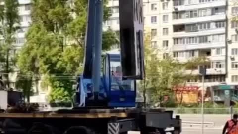 ΑΠΟΜΑΚΡΥΝΣΗ ΣΟΒΙΕΤΙΚΩΝ ΣΥΜΒΟΛΩΝ