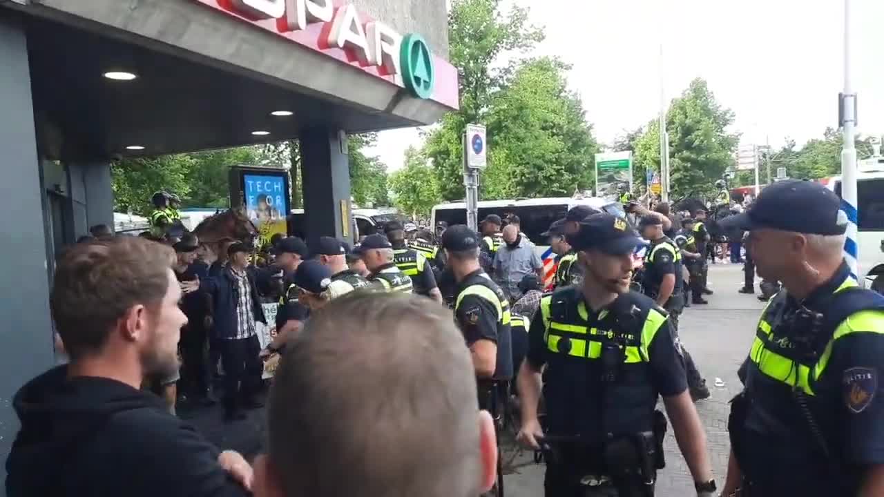 Netherlands_ Farmers in fight with the police