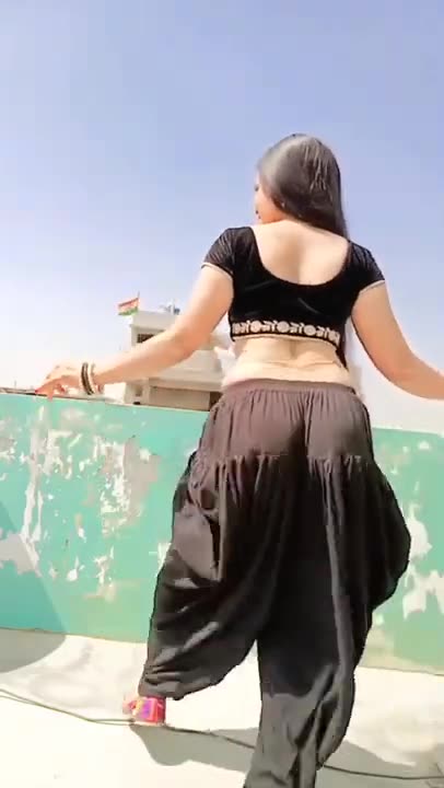 Indian Dance - Breathtaking Girl Dancing 😍❤