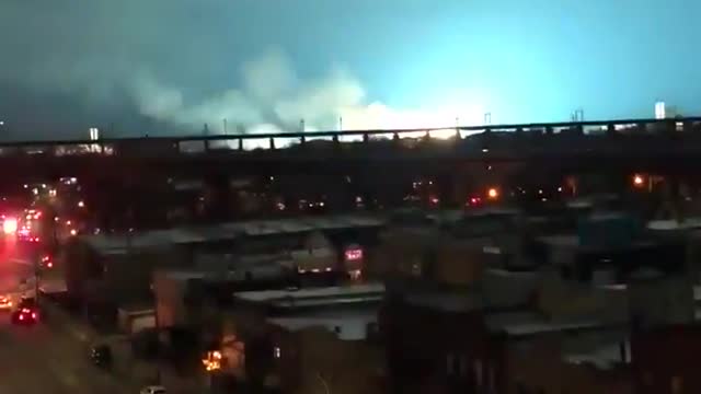 Explosión de un transformador iluminó de azul el cielo en Estados Unidos
