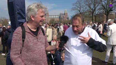 Op Vredesdemo Museumplein 31 maart 2024, interview met demonstrant van 28 maart 2021; René Cammeraat