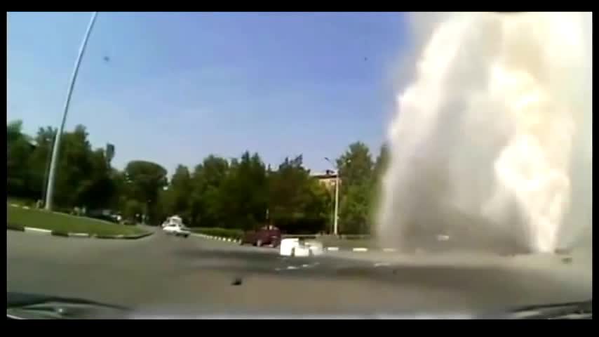 Car hit by water-main break explosion in Vv street (Dash-Cam)