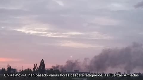 En Kakhovka, después del ataque de las Fuerzas Armadas, el almacén ha estado detonando durante vari