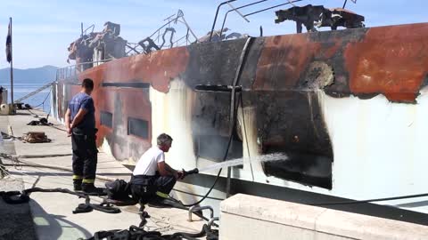 Vatrogasci nastavljaju s gašenjem vatre na motornoj jahti Kanga