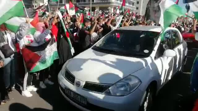 4000 people in show up at Pro-Palestine protest in Sea Point