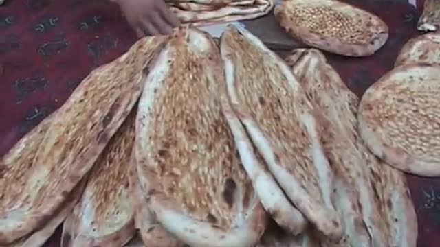 Dunya news-Quetta_ 800-gram roti becomes popular in Ramdan