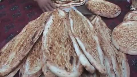 Dunya news-Quetta_ 800-gram roti becomes popular in Ramdan