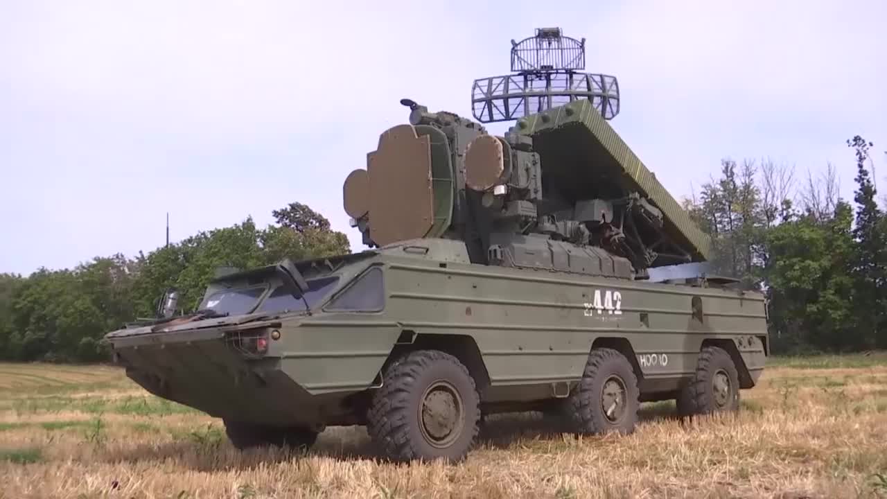 MD osa-AKM air defence missile system crews in combat action