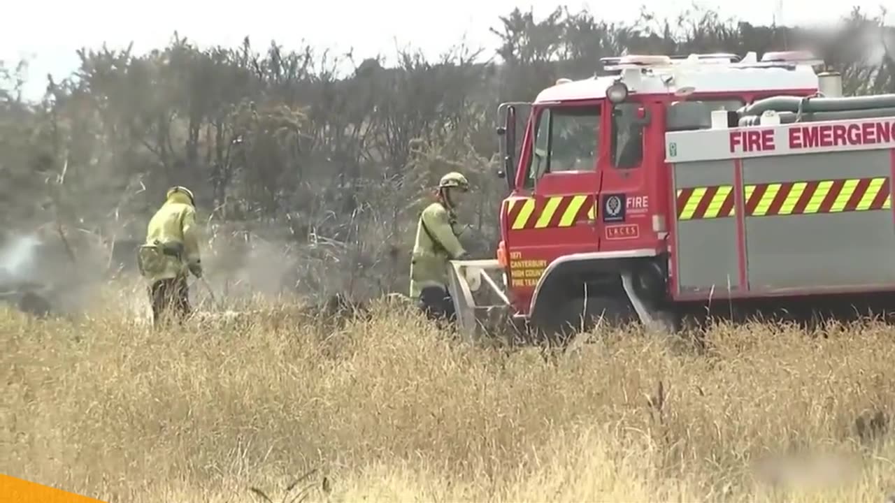 🔥🚨 Urgent Update: The Port Hills blaze in New Zealand continues for the third consecutive day