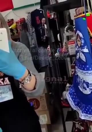 #Russofobia Negoziante russa in Portogallo, aggredita da 7 Ucraini perché rimuovesse la sua bandiera