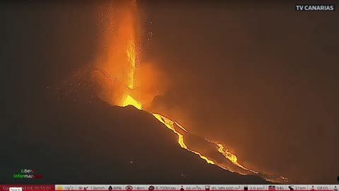04.10.2021 LA PALMA (CANARIE) - IL VULCANO CUMBRE VIEJA CONTINUA AD ERUTTARE VIOLENTEMENTE