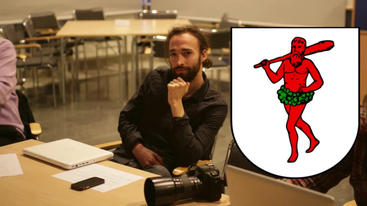 Expos Daniel Vergara sitter i möte