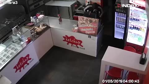 Pljačka Fast Food Ketchup-a u Omišu - snimka blagajne