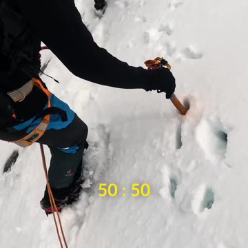 OMG 😳😱 they are just miss falling in the valley