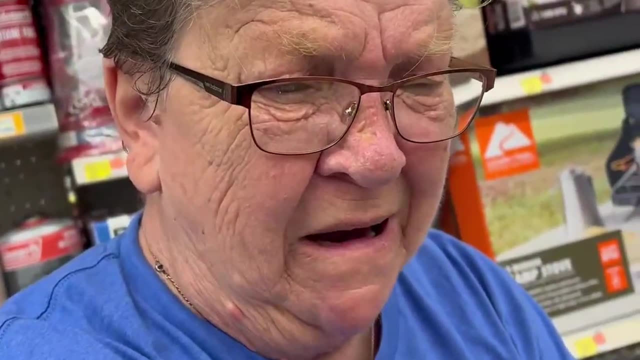 ANGRY GRANDMA IN STORE! 👵🏼🛒😡