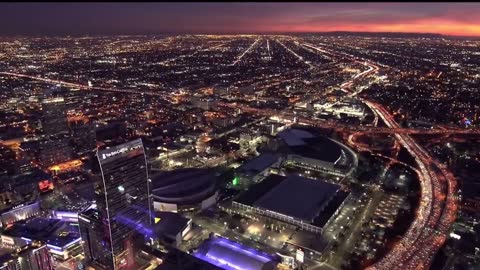 The night view of the city is bright with stars