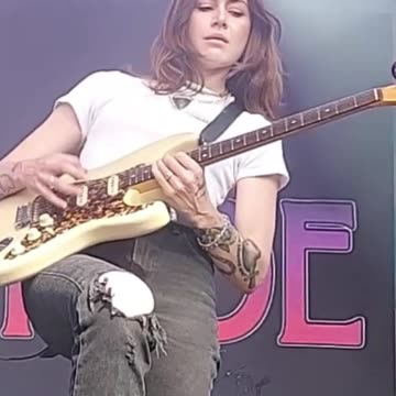 Rebecca Lovell (Larkin Poe) - LIVE @ 420Fest (Short)