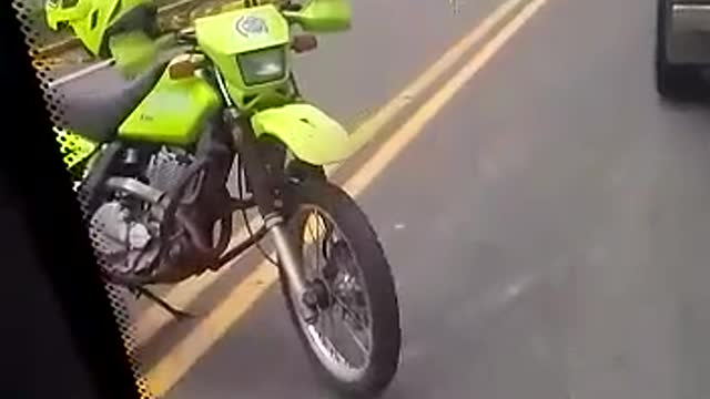 Choque entre una moto y un carro dejó a una mujer muerta en la vía a Barrancabermeja