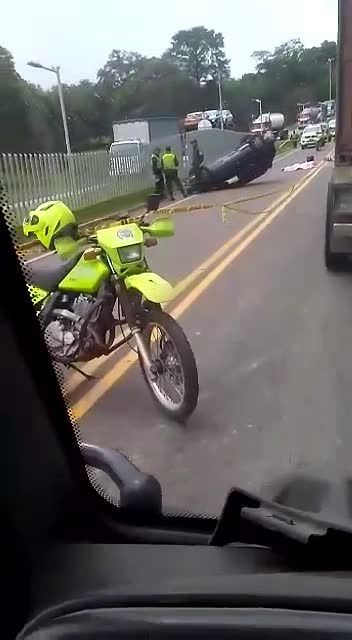 Choque entre una moto y un carro dejó a una mujer muerta en la vía a Barrancabermeja