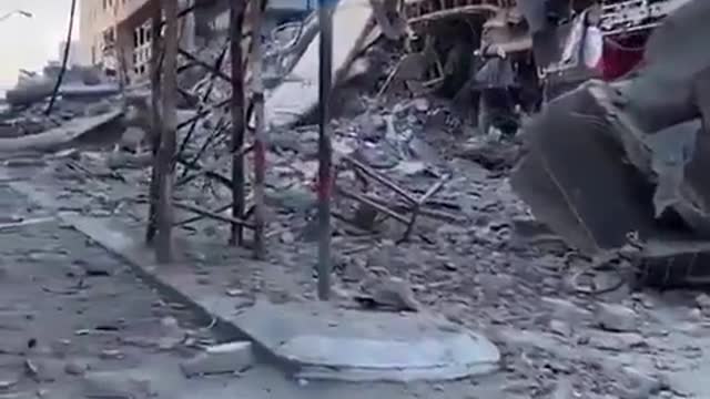 A video and photo illustrating the difference between the Netanyahu government that hit Hamas hard