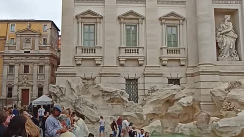 MOST BEAUTIFUL FOUNTAIN IN THE WORLD 🌍 TRAVESI FOUNTAIN ROME