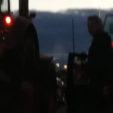 Reports coming in of Dutch police shooting at farmers!!!