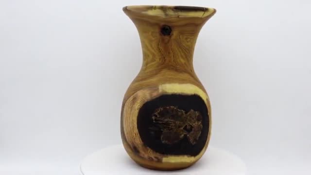 Remove The Wooden Vase From The Retainer