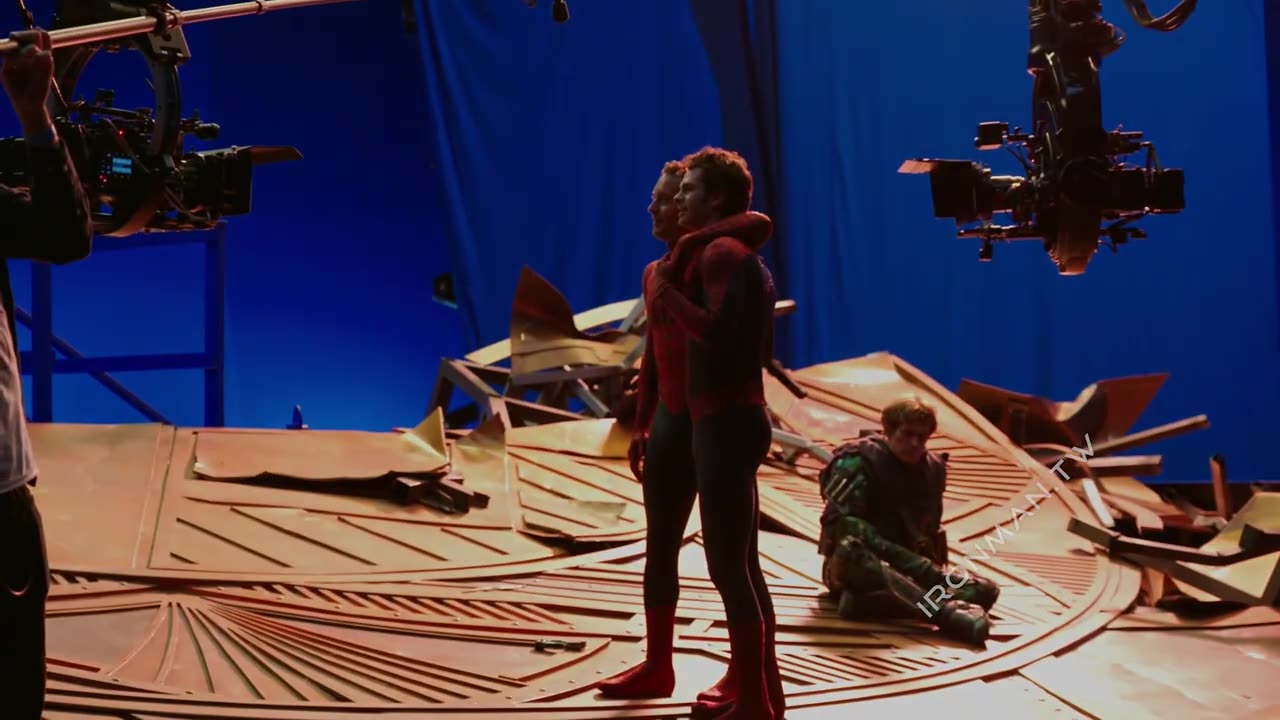 Behind-the-scenes with the three Peter Parker | Spider Man No Way Home