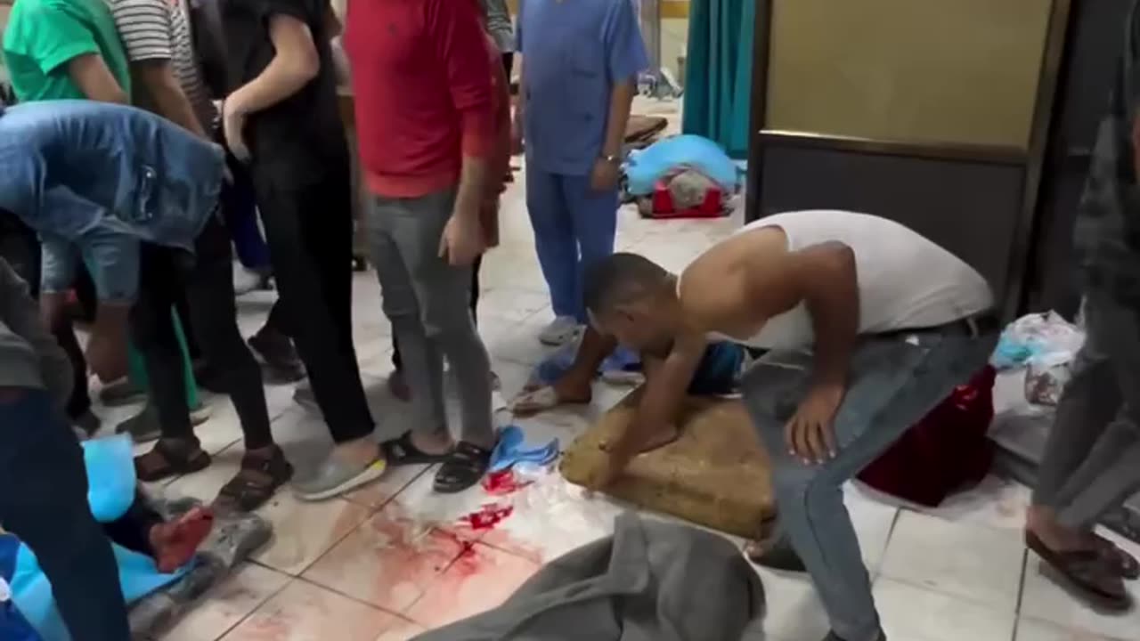 جرحا مستشفى الاندلوسي في غزة من اثر القصف