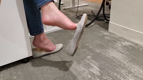 Beautiful Chinese Lady Shoeplaying Part 2 👣