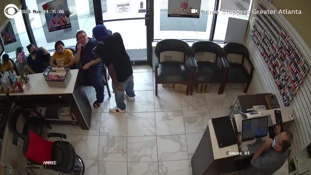 Man tries to rob Atlanta nail salon but gets ignored, video shows