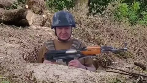 Good old Poroshenko made a video stunt from a hole in the ground