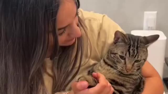 PRETENDING TO FAKE CRY IN FRONT OF MY CAT 😭