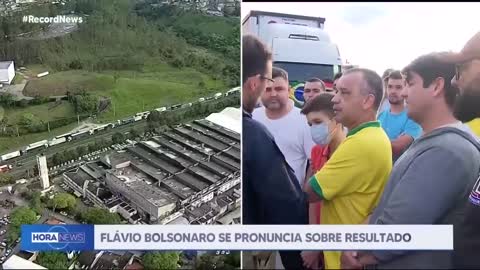 Flávio Bolsonaro se pronuncia sobre resultado das eleições