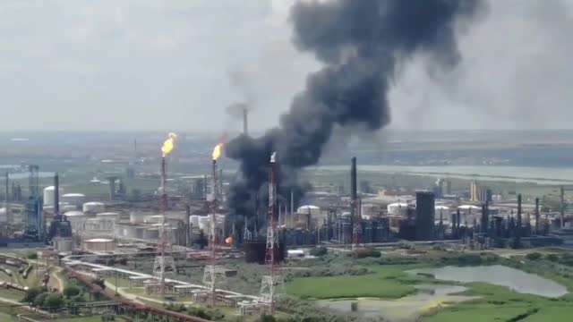 Explosion at Petromidia Oil refinery in Constanta Romania (Breaking News)