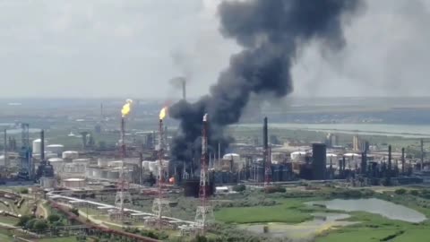 Explosion at Petromidia Oil refinery in Constanta Romania (Breaking News)