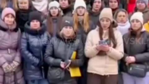 Manželky protestují v Kyjevě proti nasazení svých mužů v ukrajinské armádě