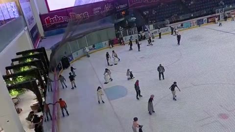 ICE SKATING AT DUBAI MALL