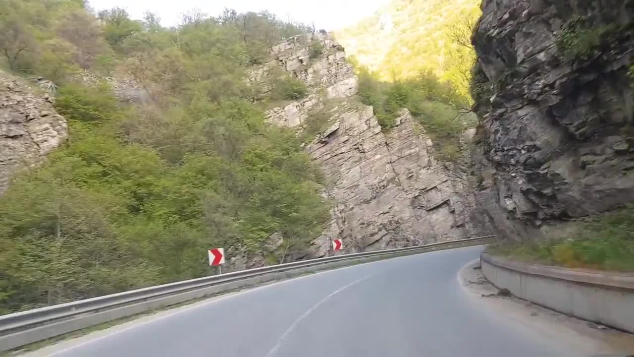 Дорога через ущелье из Велинграда. Невероятные пейзажи вокруг