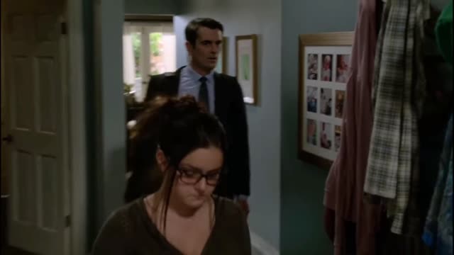 Alex studying - modern family funny clip