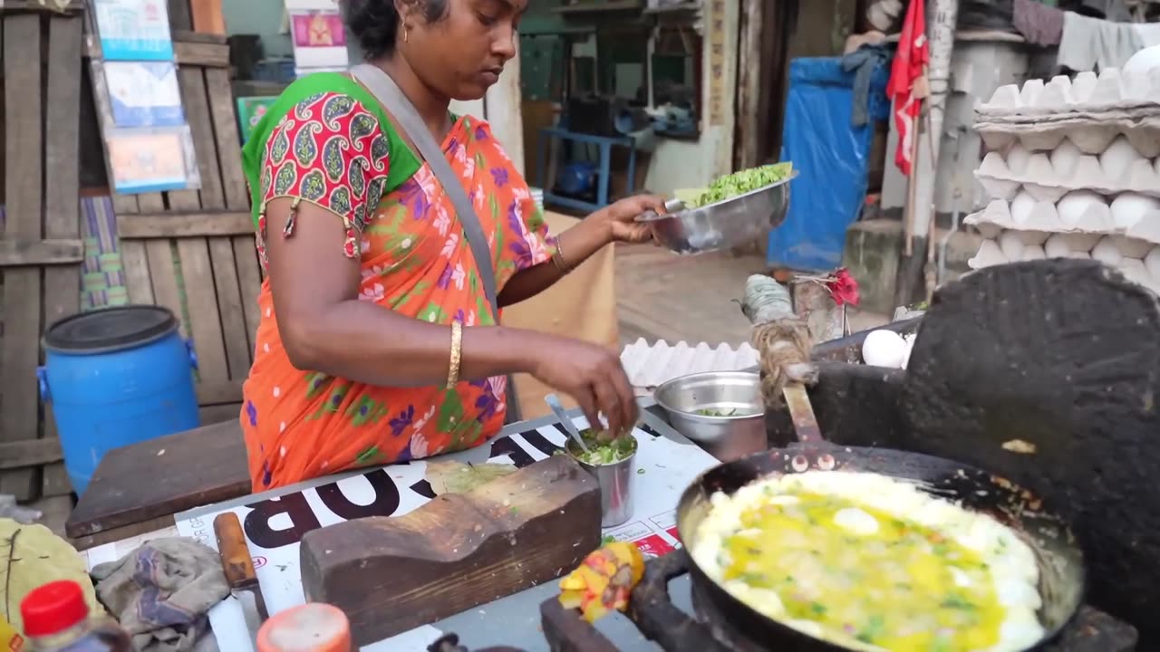 Queen of Egg Recipes! Fluffy Omelet, Boiled Fried Eggs & Bread Omelette - Indian Street Food