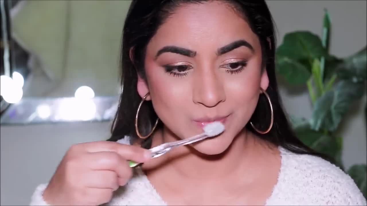 How To: FAKE BIG LIPS with this EASY TECHNIQUE