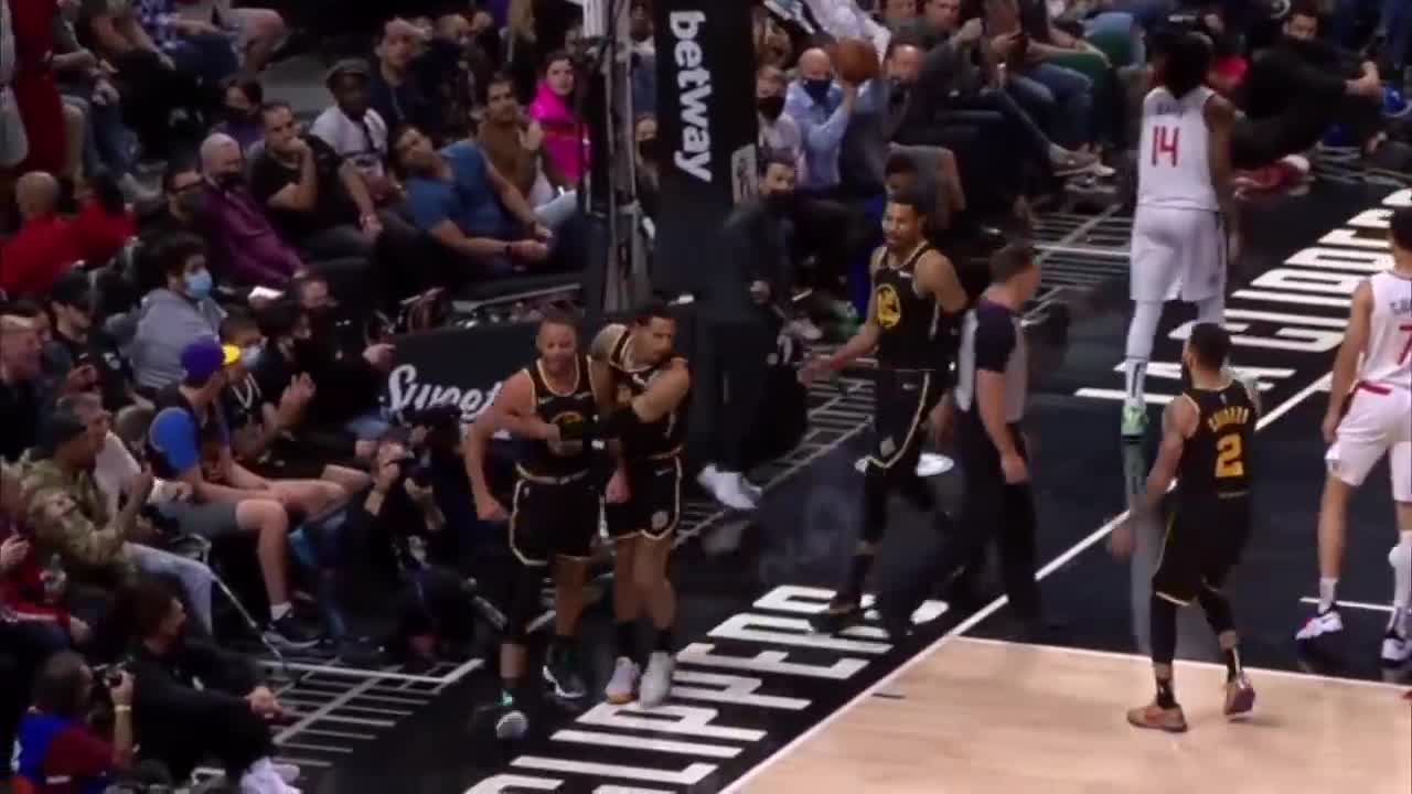Steph Curry Gets Technical Foul, Mocks Ref Later With T Sign After Dagger