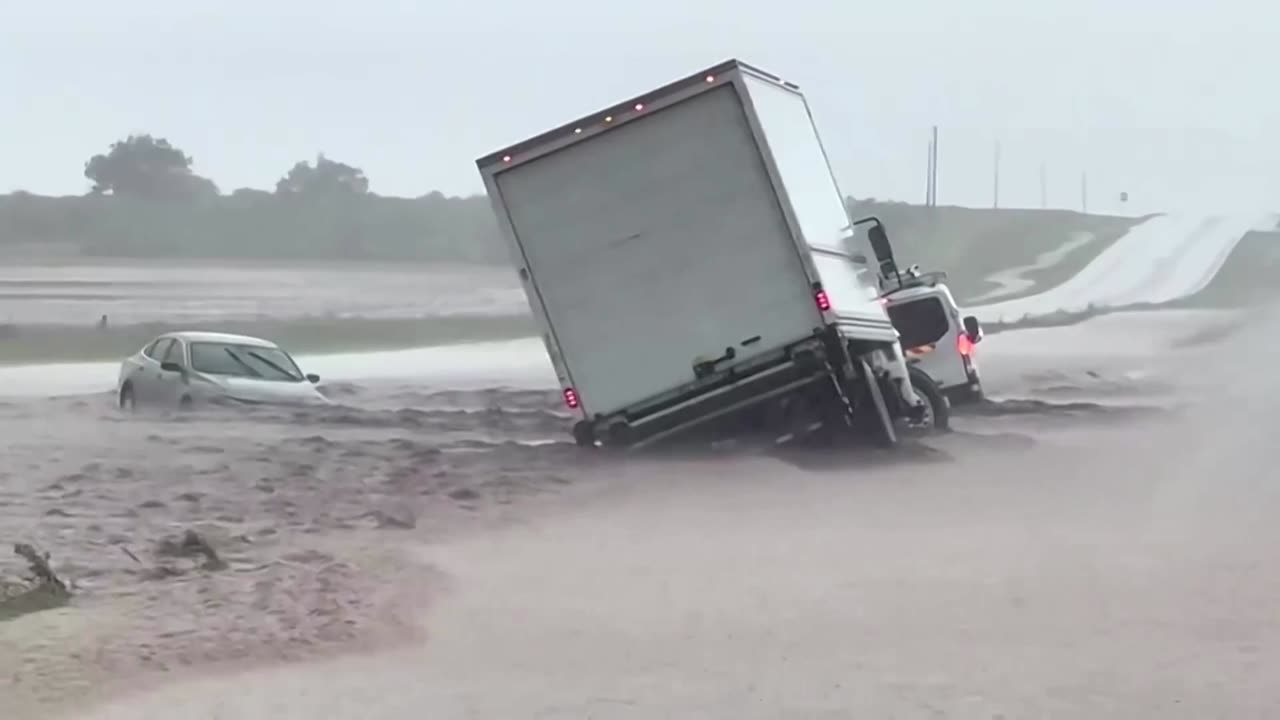 Flash floods inundate Texas highway