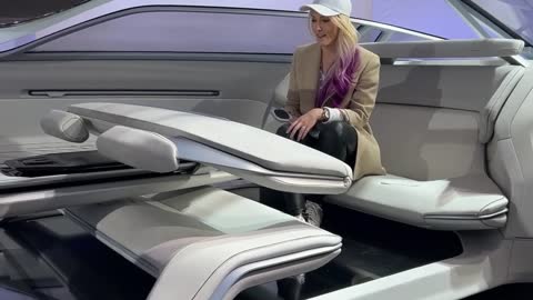 New Lincoln Model L100 Concept has a Cinema Floor